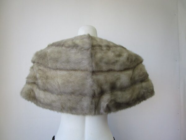 Women's Sapphire Mink Fur Stole Cape Wrap MINT Women Sz Small - Image 3