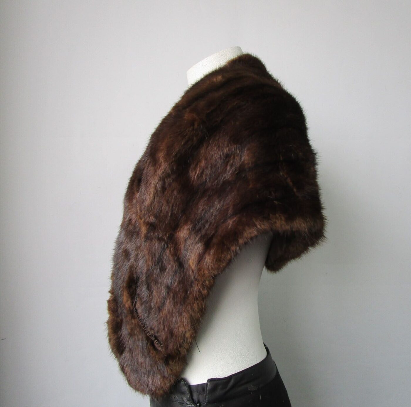 Women's Sz M Muskrat Fur Stole Wrap Cape MINT+ Woman - Image 3