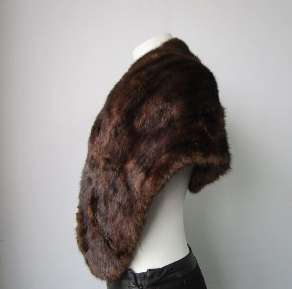 Women's Sz M Muskrat Fur Stole Wrap Cape MINT+ Woman - Image 3