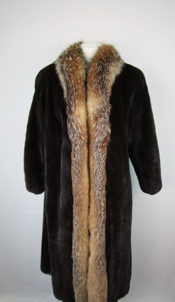Women's Dark Ranch Mink Fur Coat with Crystal Fox Fur Collar MINT Sz 8 Woman - Image 2