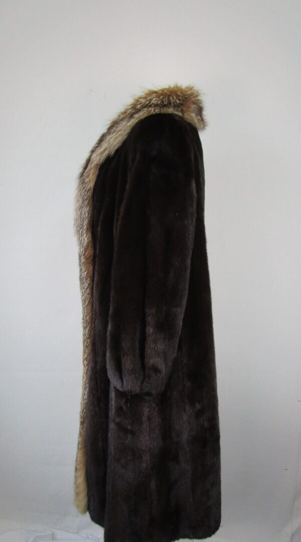 Women's Dark Ranch Mink Fur Coat with Crystal Fox Fur Collar MINT Sz 8 Woman - Image 3