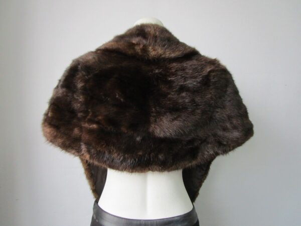 Women's Sz M Muskrat Fur Stole Wrap Cape MINT+ Woman - Image 4
