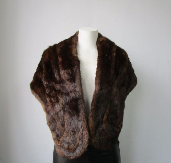 Women's Sz M Muskrat Fur Stole Wrap Cape MINT+ Woman