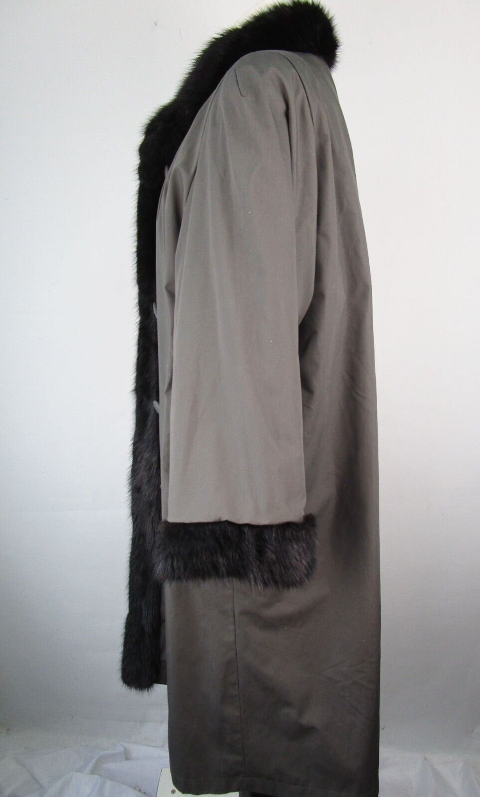 Muskrat Fur Reversible Raincoat MINT+ Women's 12 - Image 2
