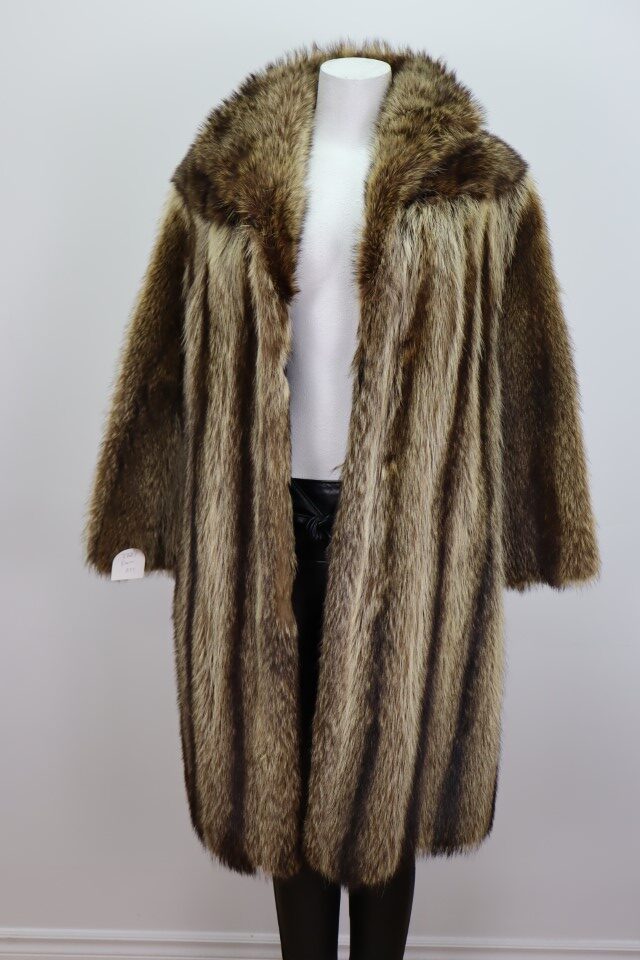 Raccoon Fur Coat Jacket MINT Sz 10/12 M/L Women's - Image 2