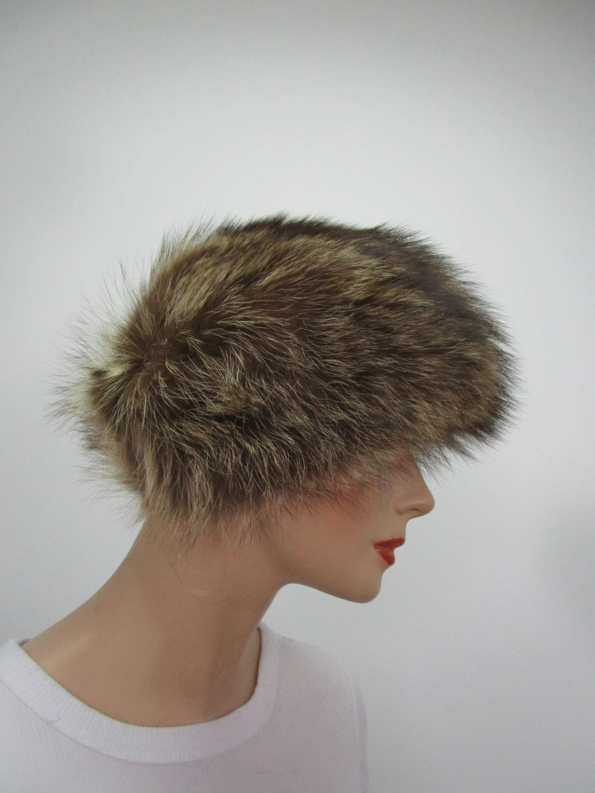 Women's Raccoon Fur Hat 22" MINT - Image 4