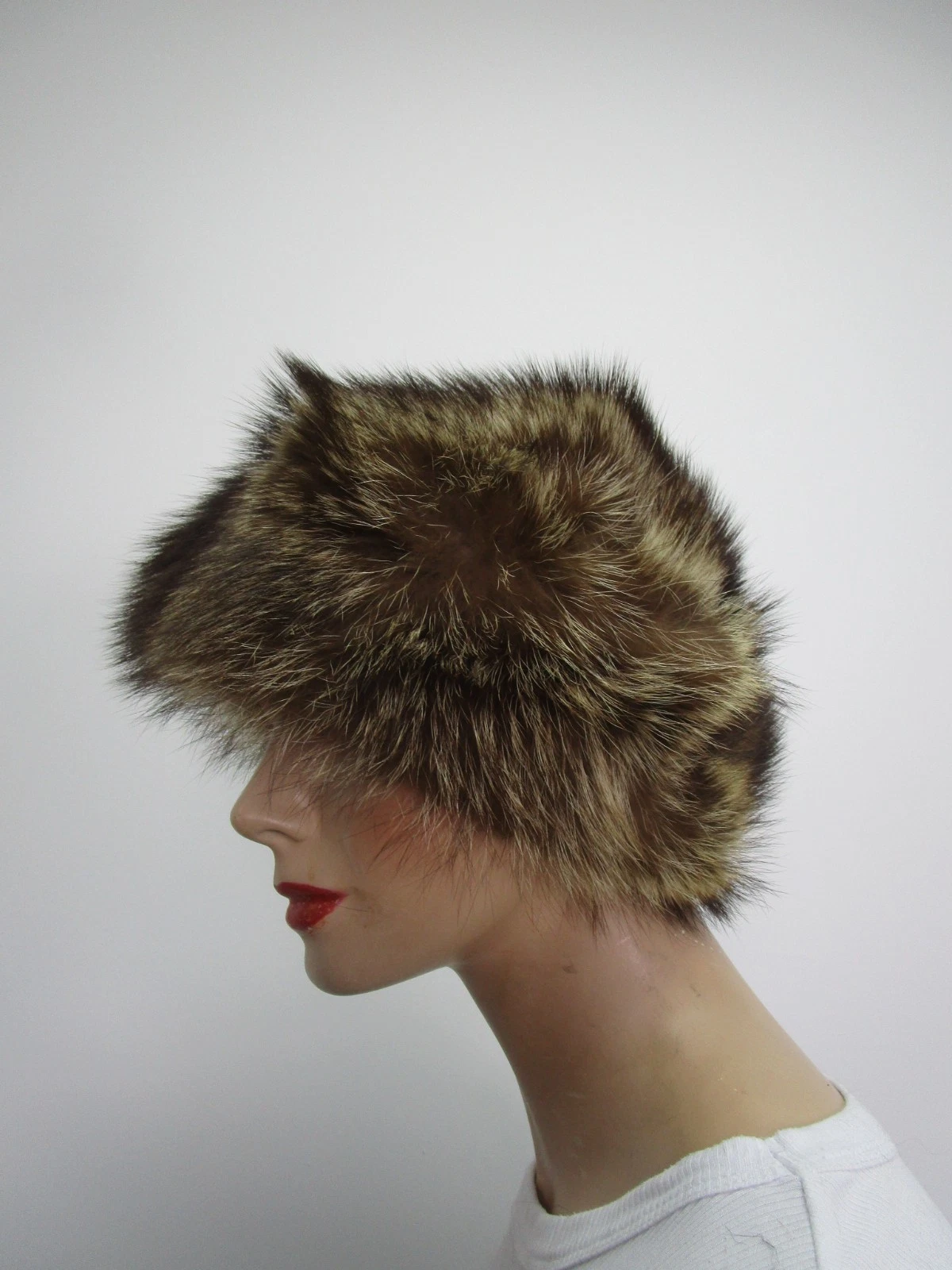 Women's Raccoon Fur Hat 22" MINT - Image 3