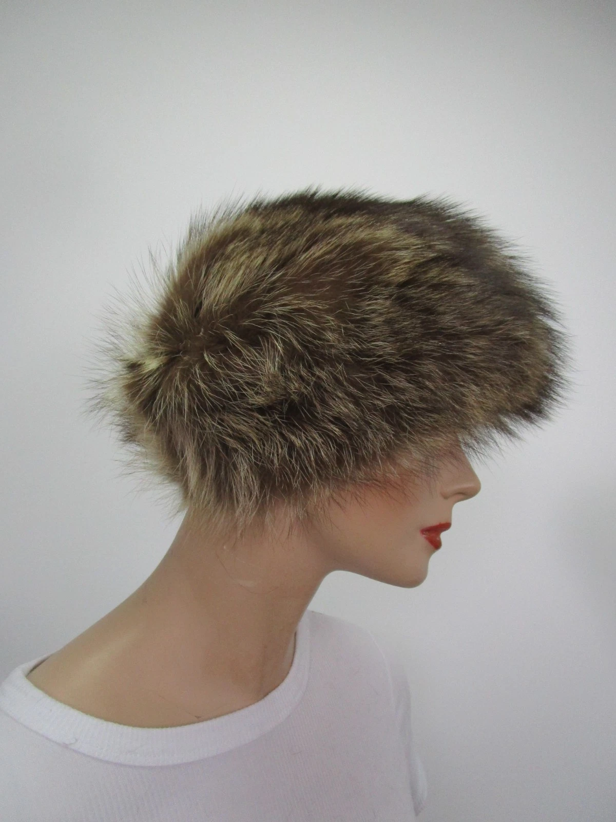 Women's Raccoon Fur Hat 22" MINT - Image 5
