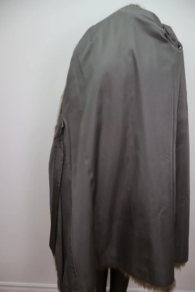 Women's Sz 8 Stylish Raccoon Fur Coat Jacket MINT - Image 5