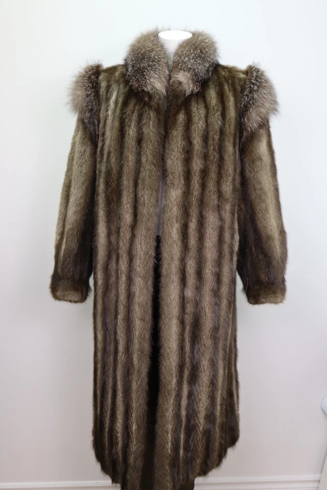 Women's Sz 10 Muskrat Fur Coat Jacket Silver Fox Fur MINT+ Woman - Image 2