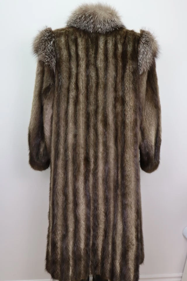 Women's Sz 10 Muskrat Fur Coat Jacket Silver Fox Fur MINT+ Woman - Image 3
